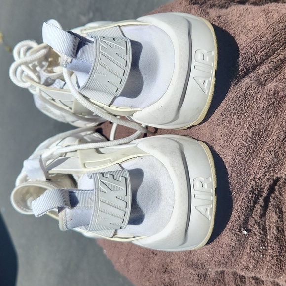 Mens Huarache Sneakers - Picture 2 of 3